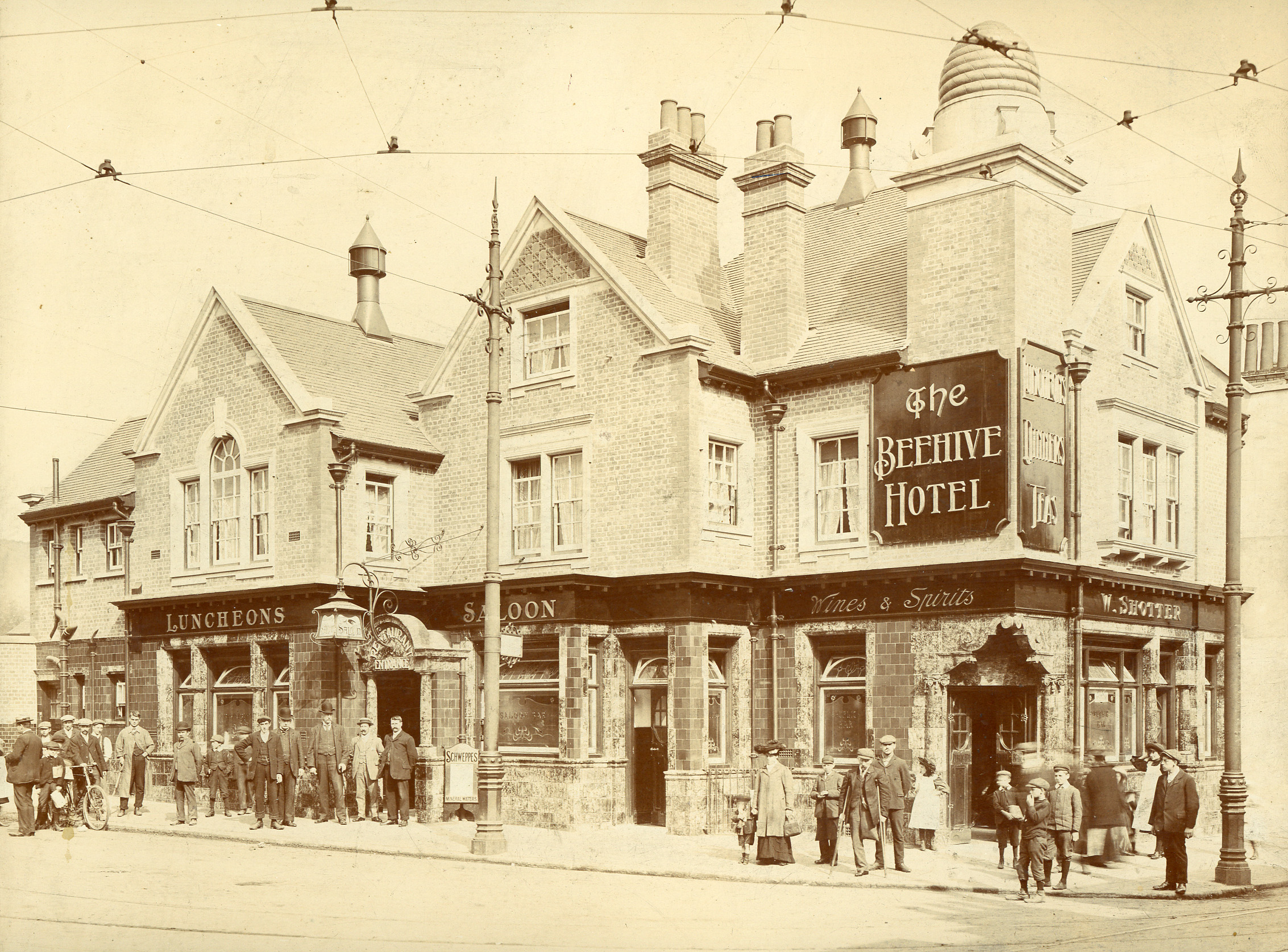 1907 the beehive pub on the corner of half acre howard webb collection