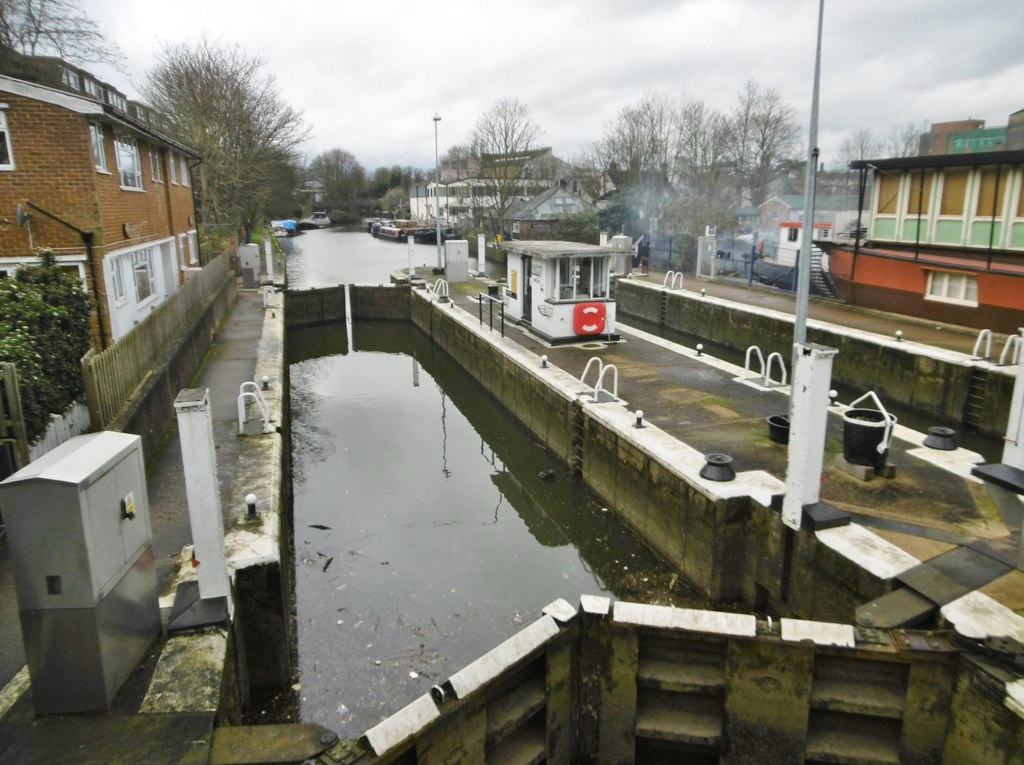 2016 Brentford lock from geograph 4818116 lock by mike faherty