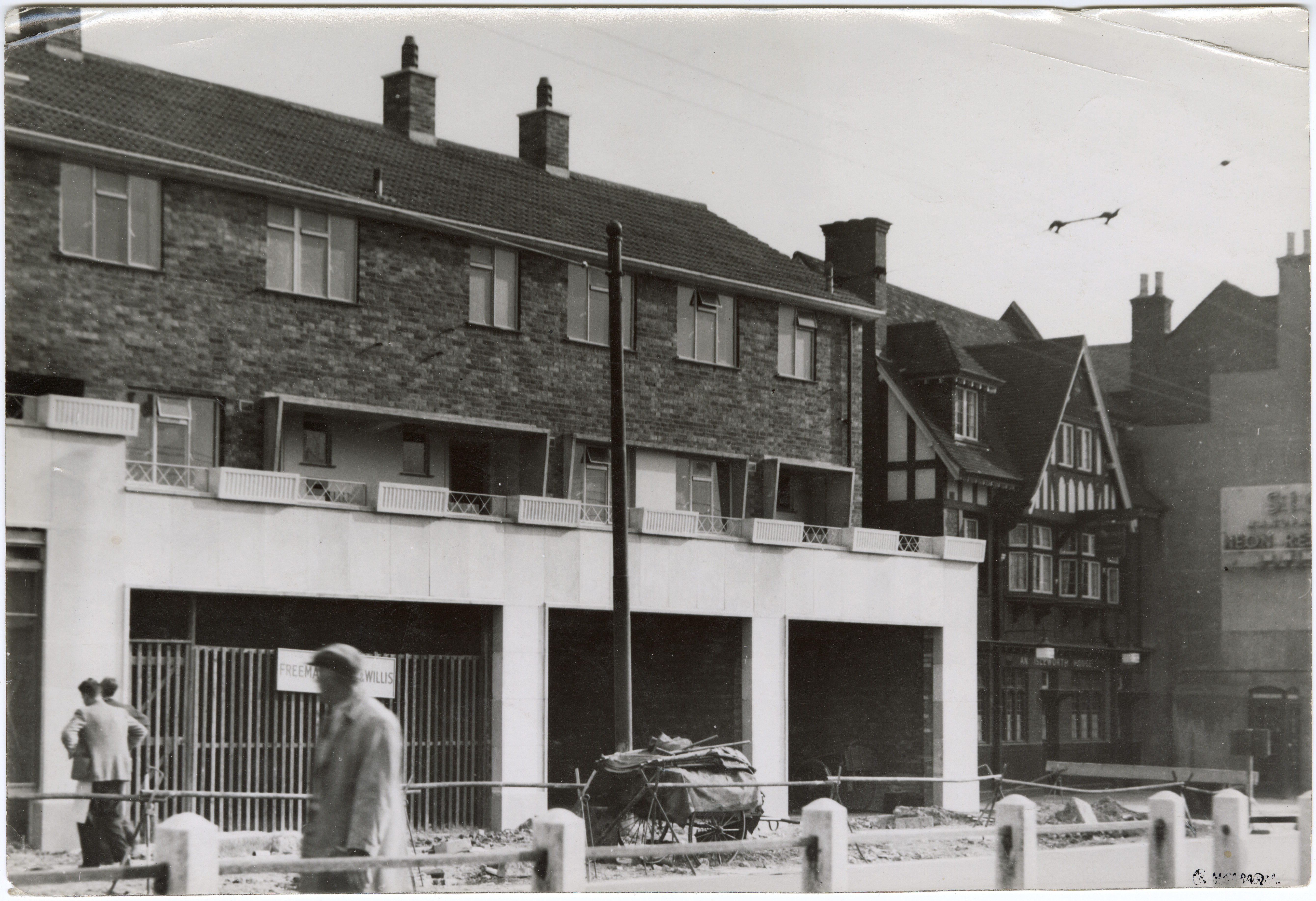 Early 1950s 121 123 and 128 high street county parade and magpie and crown pub holman hounslow local studies archive