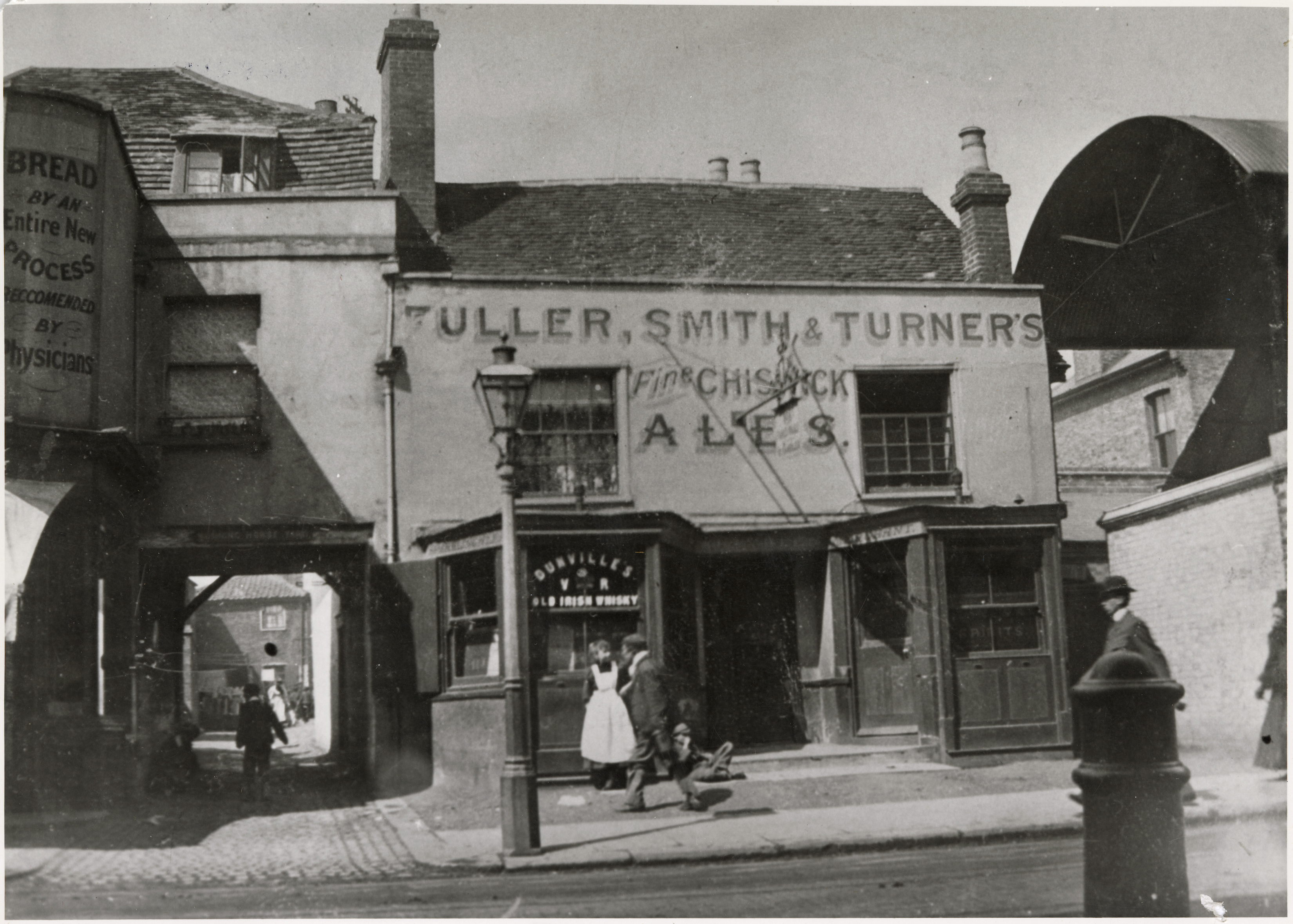 Late 1800s early 1900s 346 high st prince of wales pub west of pottery road with a big yard out back hounslow local studies archive